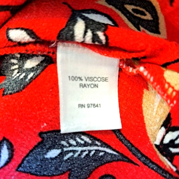 J. Jill Red and Black Floral 3/4 Sleeve Lightweight Blouse Keyhole Size Medium - Picture 7 of 7